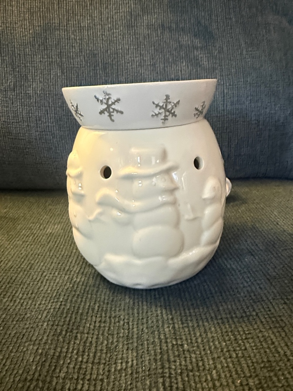 Scentsy Snow Day Full Size Warmer Retired Snowman Snowflakes Christmas Winter